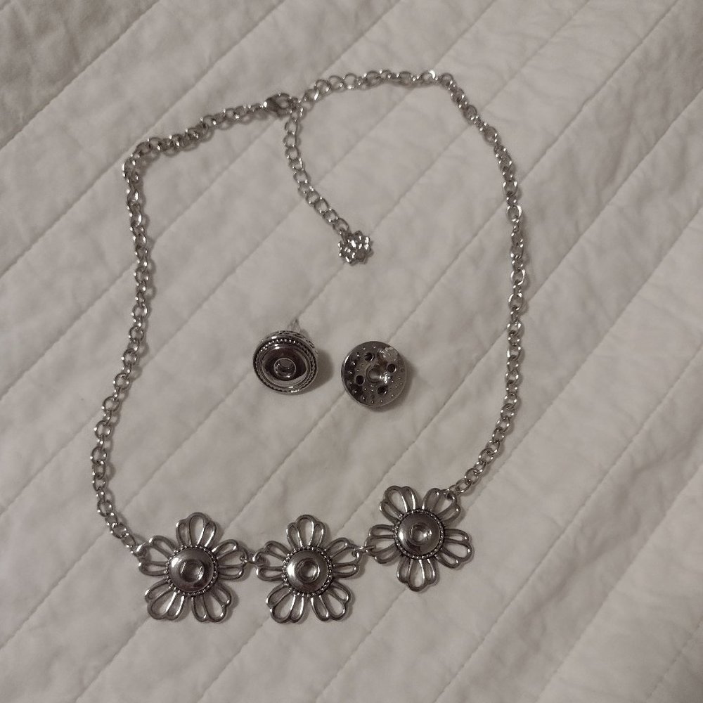 Magnolia and Vine 12 mm Necklace and Earrings lot